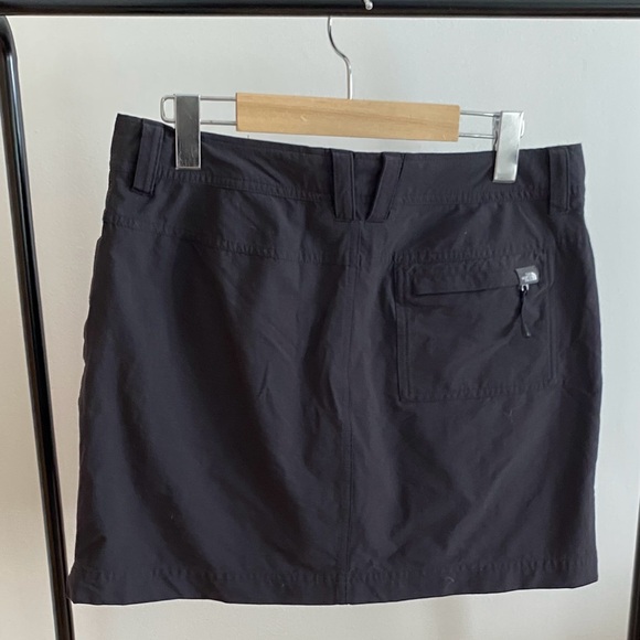 The North Face skort size 8 black - Picture 2 of 12